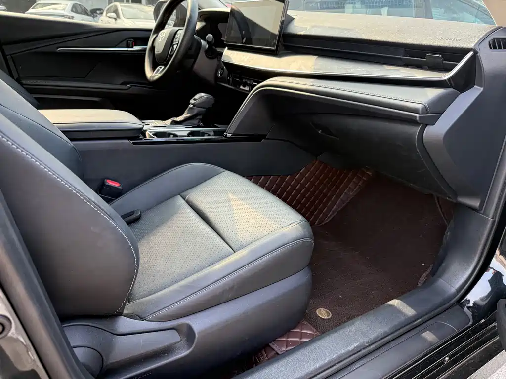 Toyota Camry 2025 — фото 23