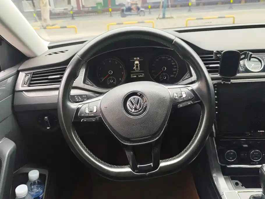 Volkswagen Passat 2016 — фото 15