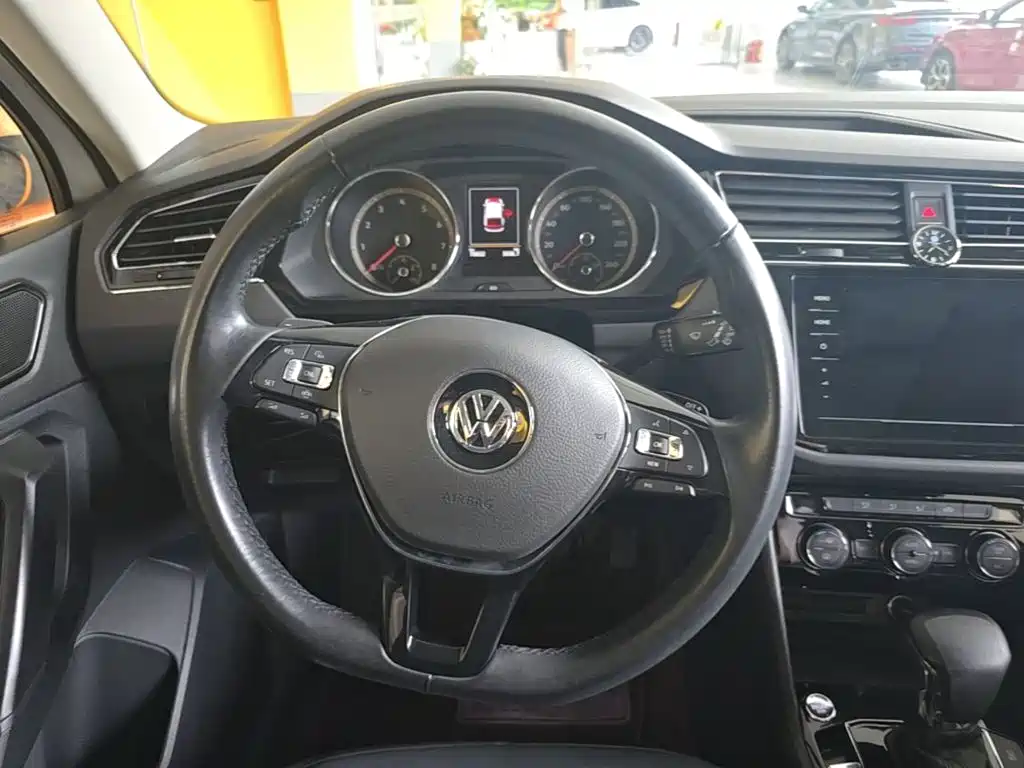 Volkswagen Tiguan L 2019 — фото 11
