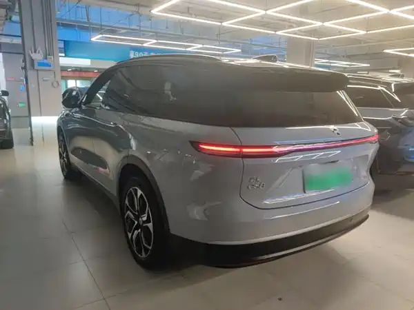 NIO ES8 2024