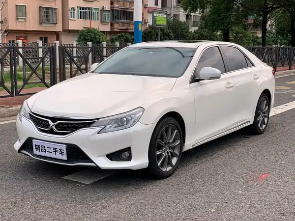 Toyota Reiz 2014