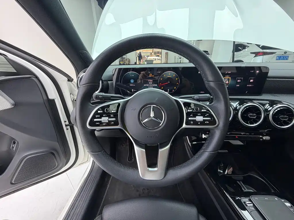 Mercedes-Benz A-Class 2021 — фото 10