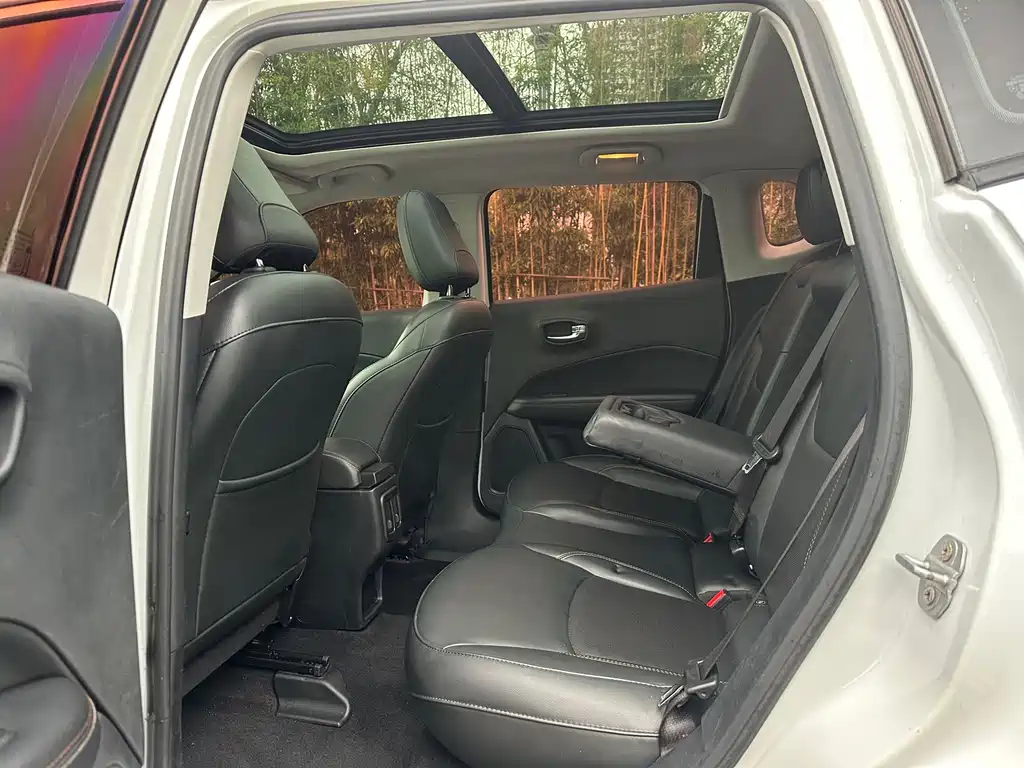 Jeep Compass 2017 — фото 10