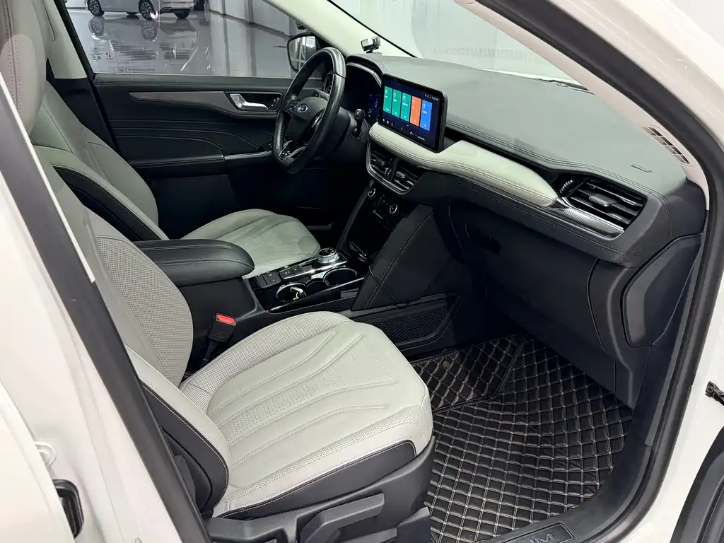 Ford Escape 2020 — фото 18