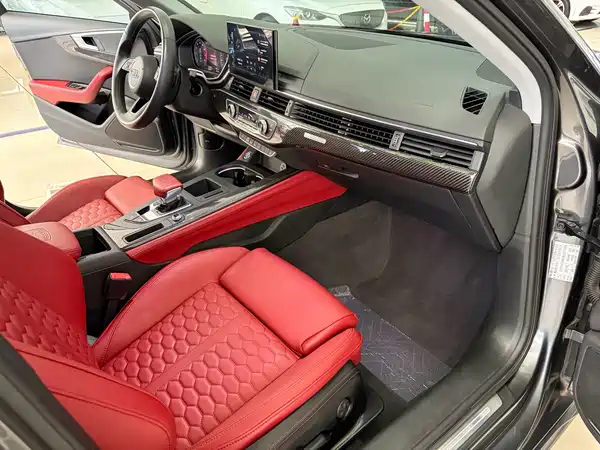 Audi A4L 2021