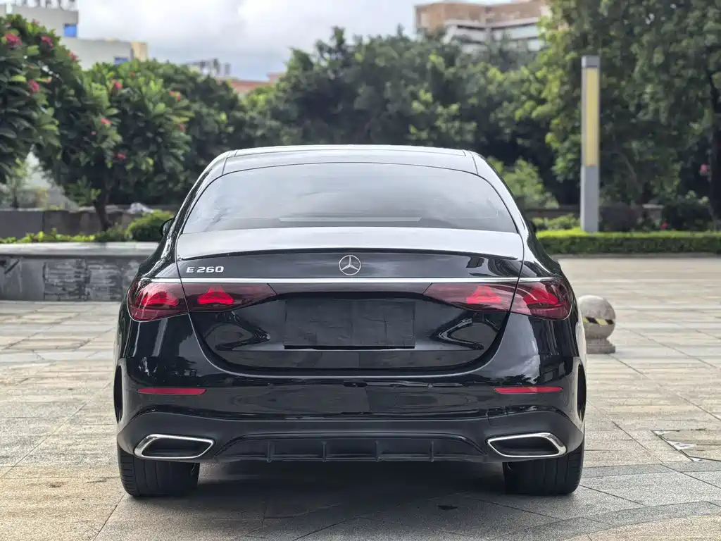 Mercedes-Benz E-Class 2025 — фото 11