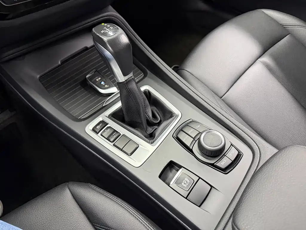 BMW 1 Series 2018 — фото 17