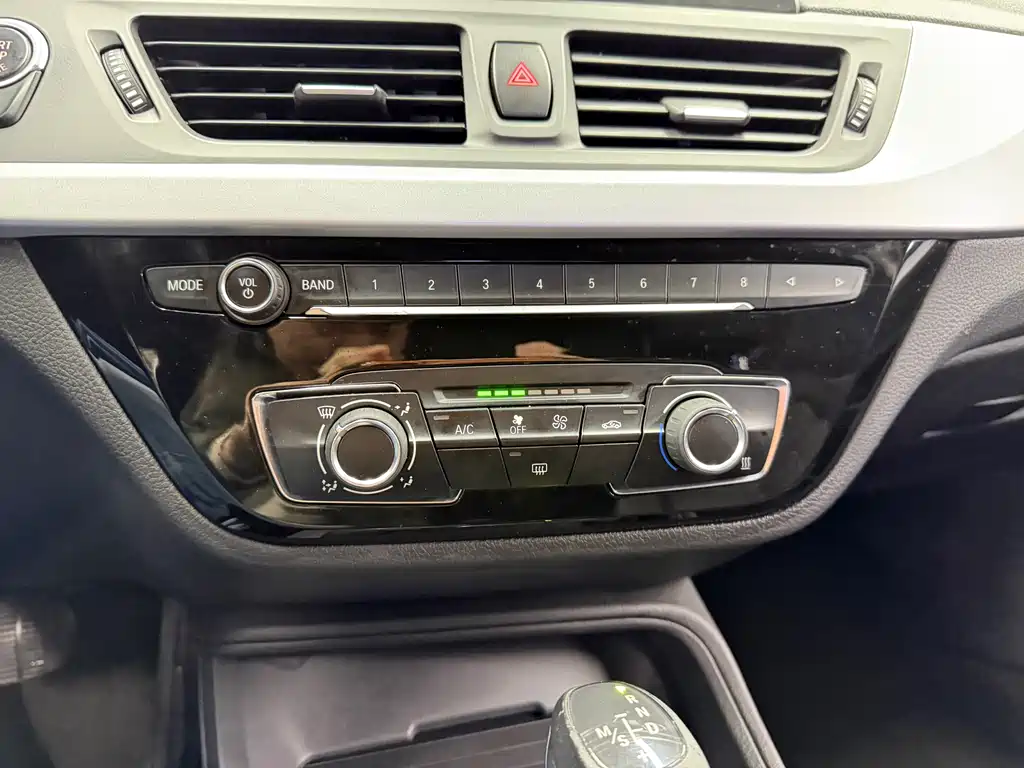 BMW 1 Series 2018 — фото 16