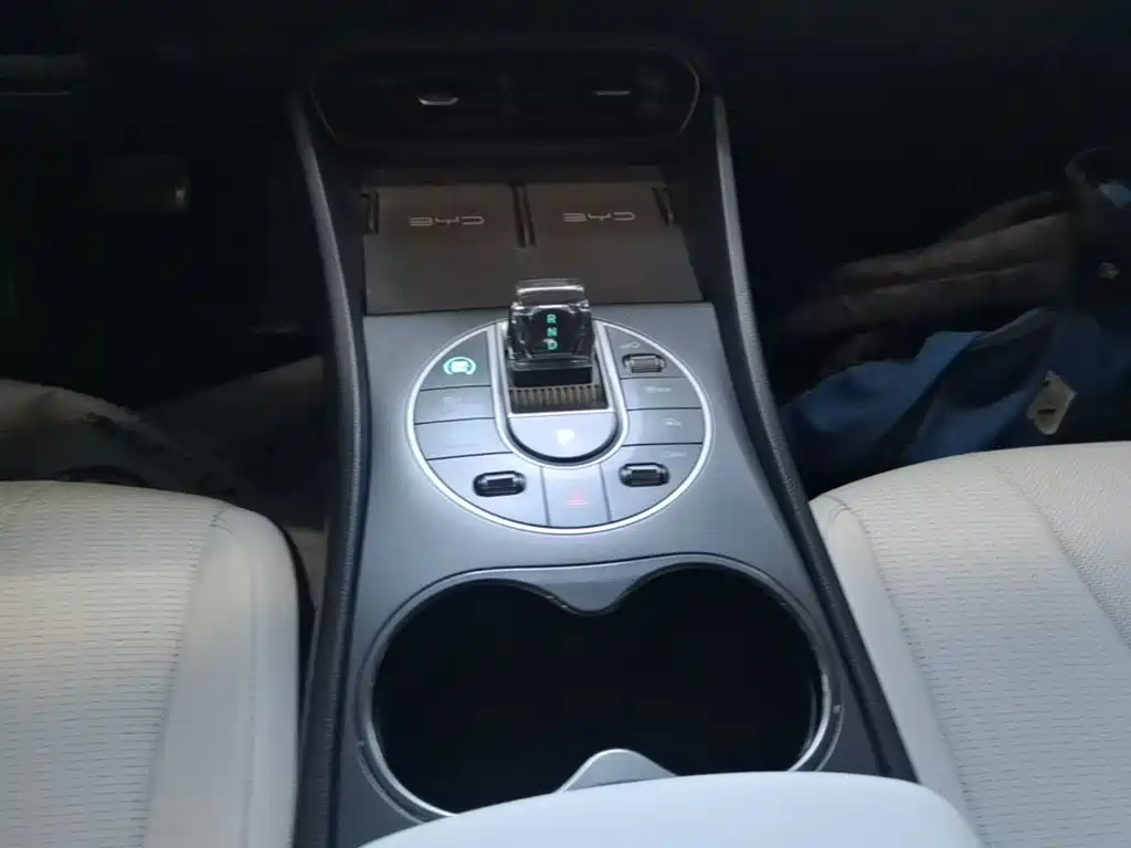 BYD Seal 05 DM-i 2025 — фото 14