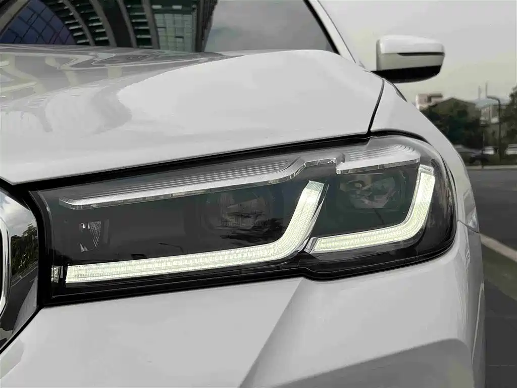 BMW 5 Series 2022 — фото 13