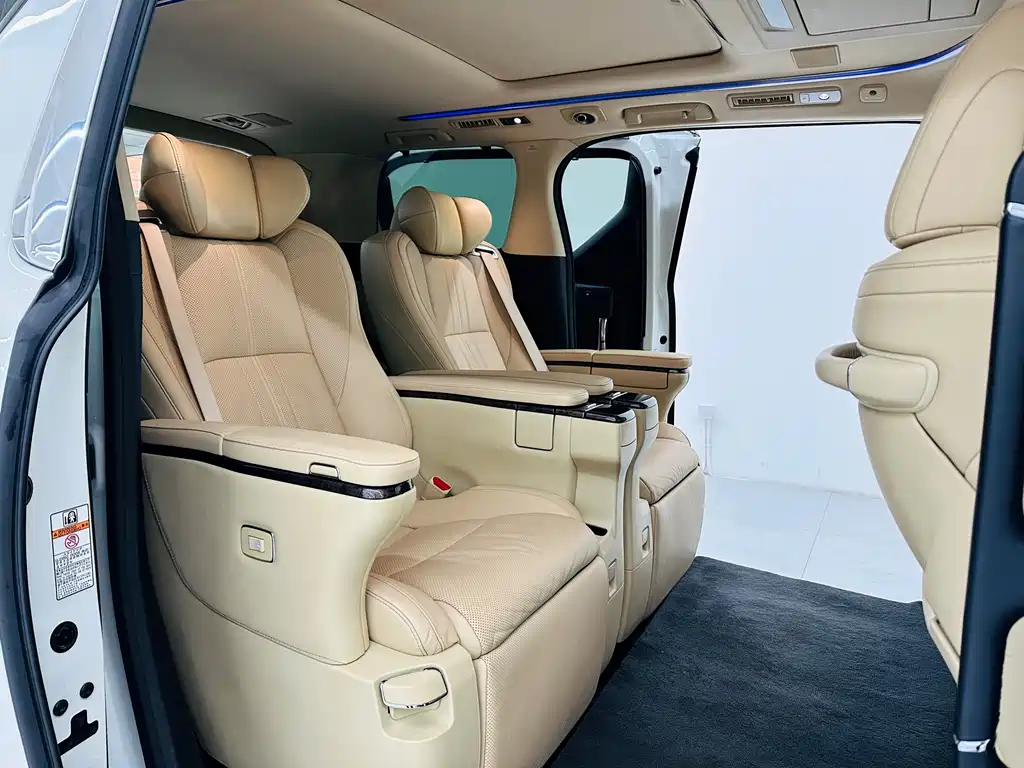 Toyota Alphard 2018 — фото 11