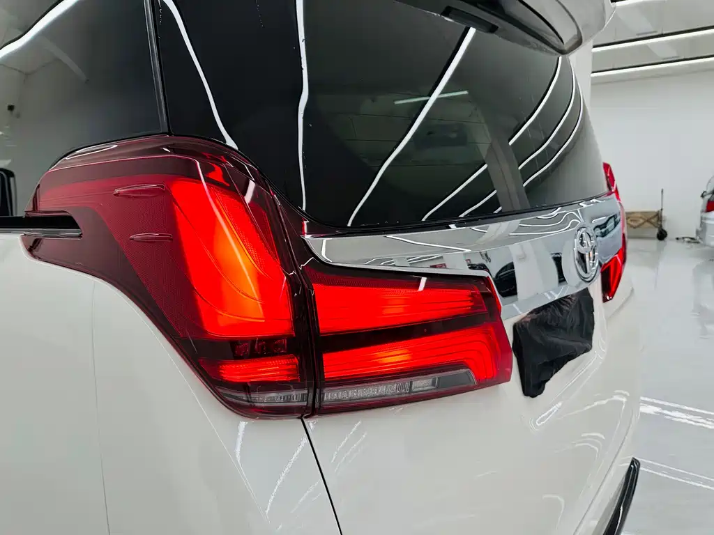 Toyota Alphard 2018 — фото 22