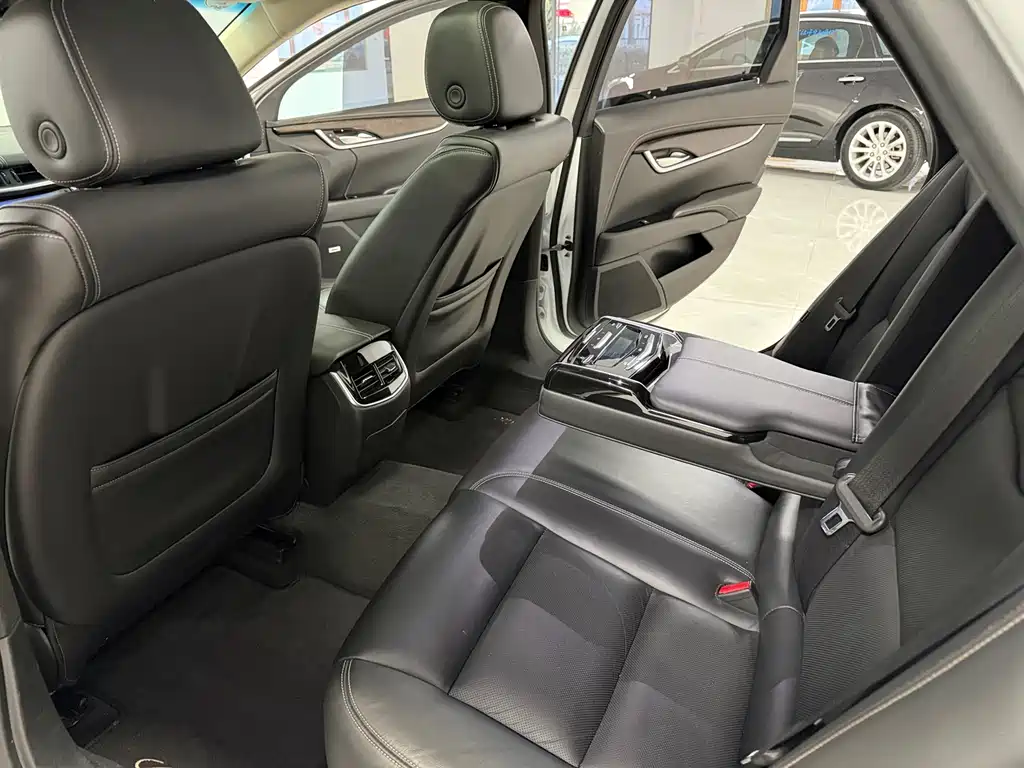 Cadillac XTS 2019 — фото 15