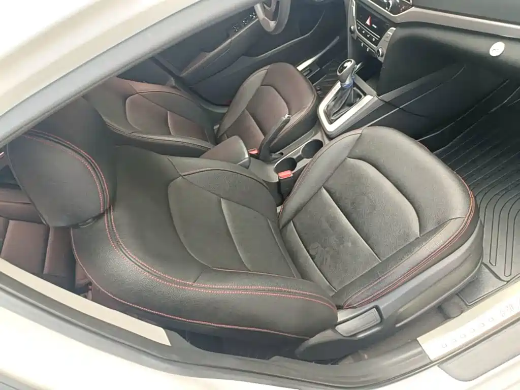 Hyundai Elantra 2016 — фото 25