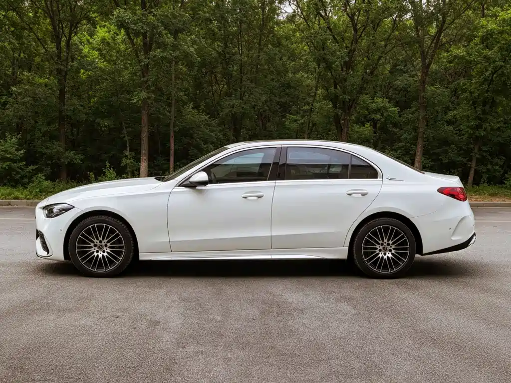 Mercedes-Benz C-Class 2024