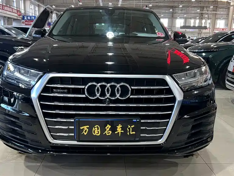 Audi Q7 2019 — фото 1