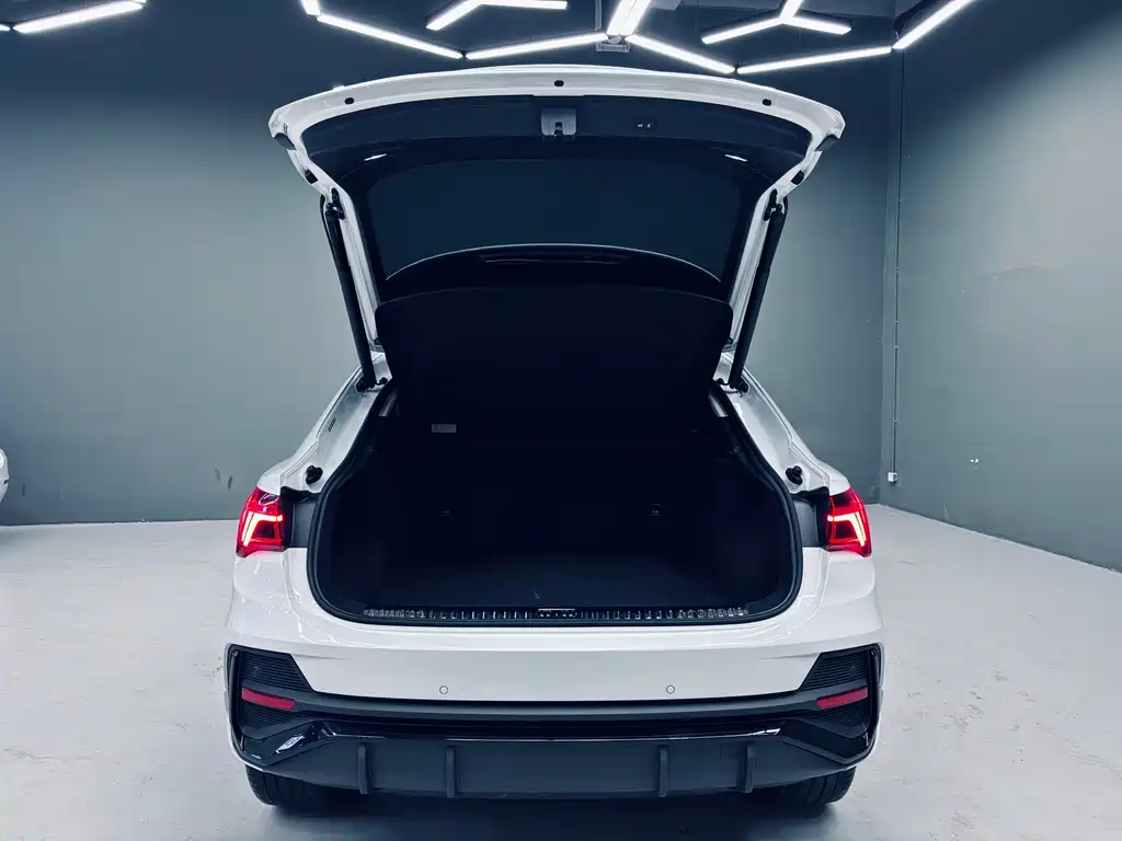 Audi Q3 Sportback 2023 — фото 18