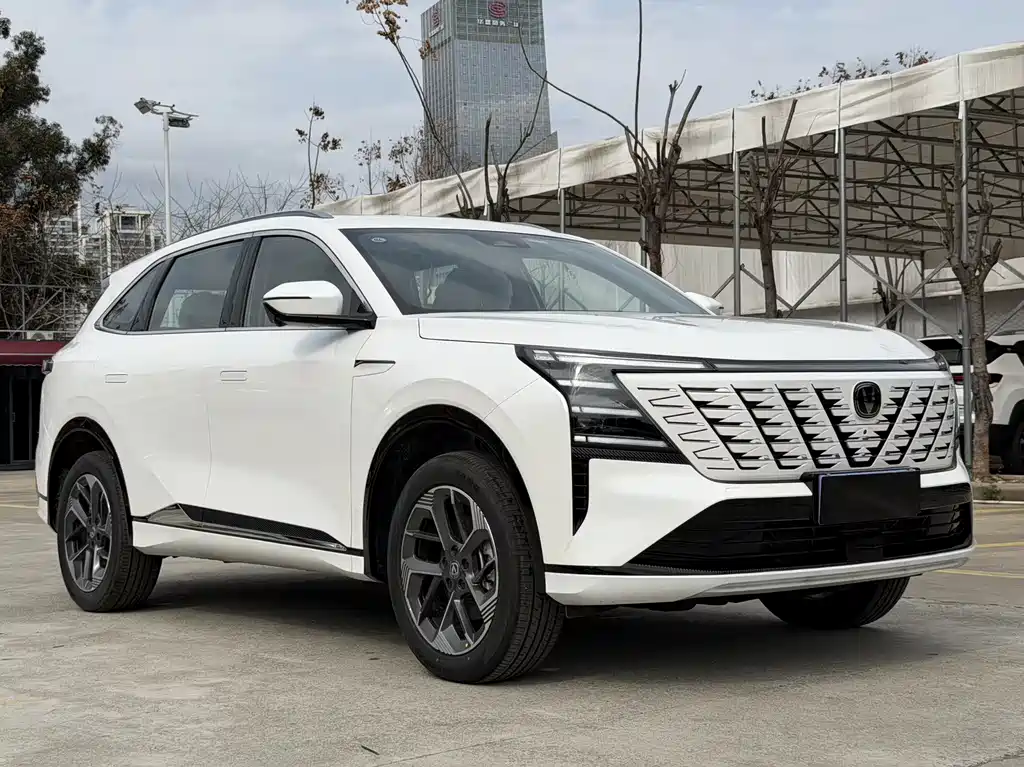 Changan CS75 PLUS 2026 — фото 3