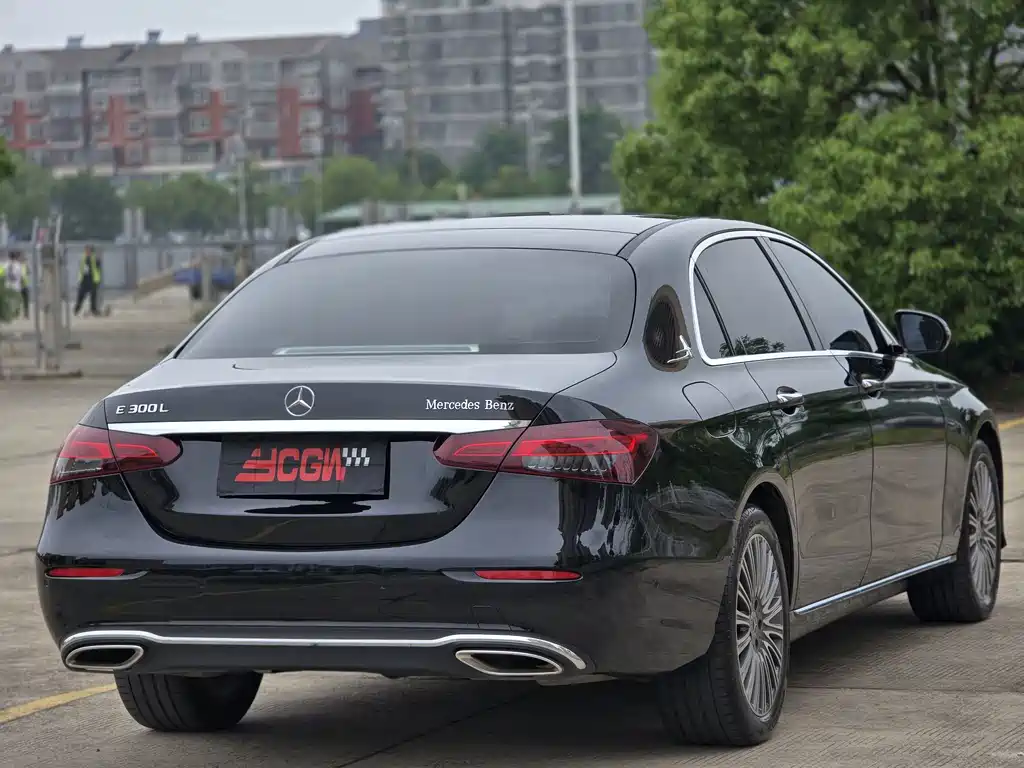 Mercedes-Benz E-Class 2021 — фото 19
