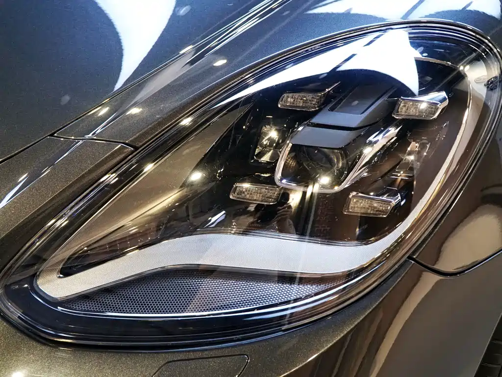 Porsche Panamera 2019 — фото 23