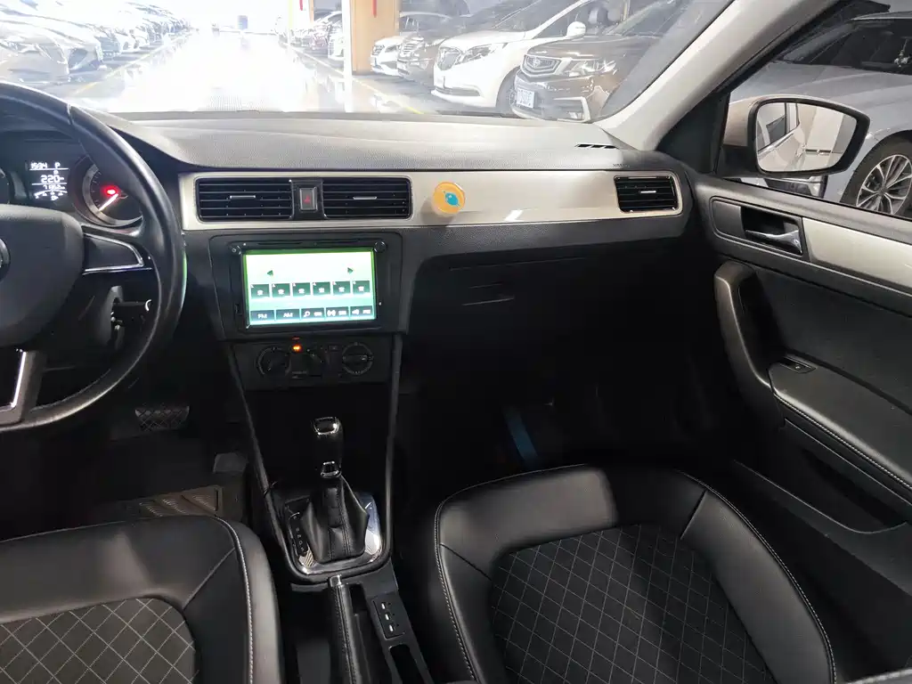 Skoda Rapid Spaceback 2019 — фото 12