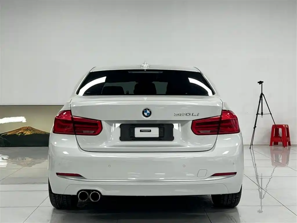 BMW 3 Series 2018 — фото 9