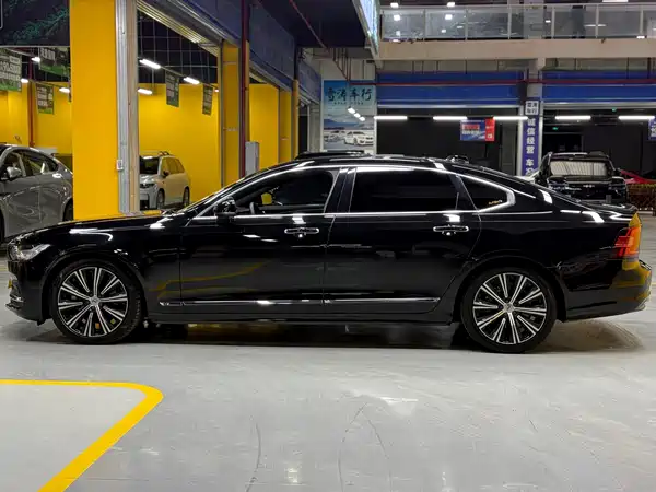 Volvo S90 2022