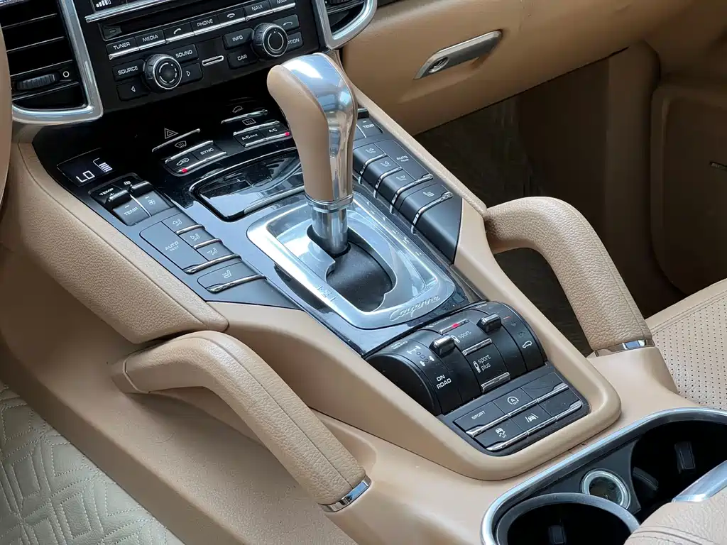 Porsche Cayenne 2014 — фото 16