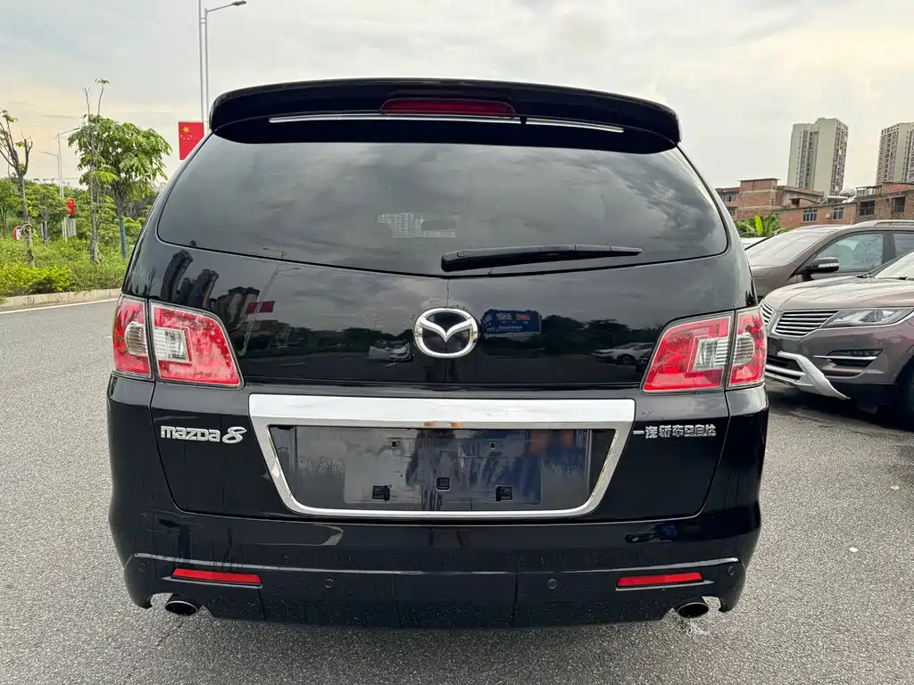 Mazda 8 2012