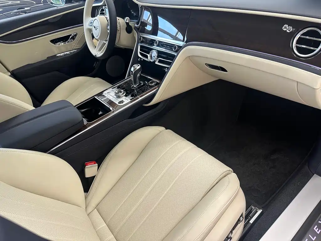 Bentley Flying Spur PHEV — фото 7