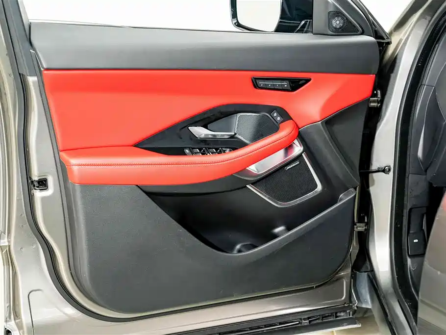Jaguar E-PACE 2023 — фото 16