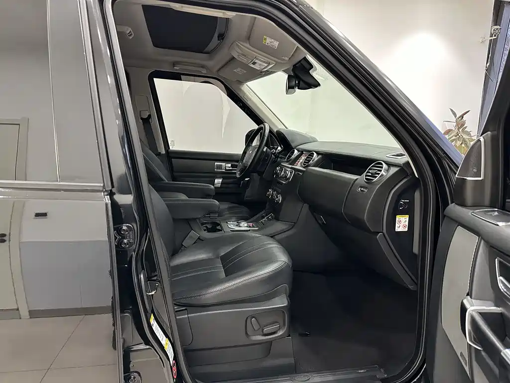 Land Rover Discovery 2015 — фото 9