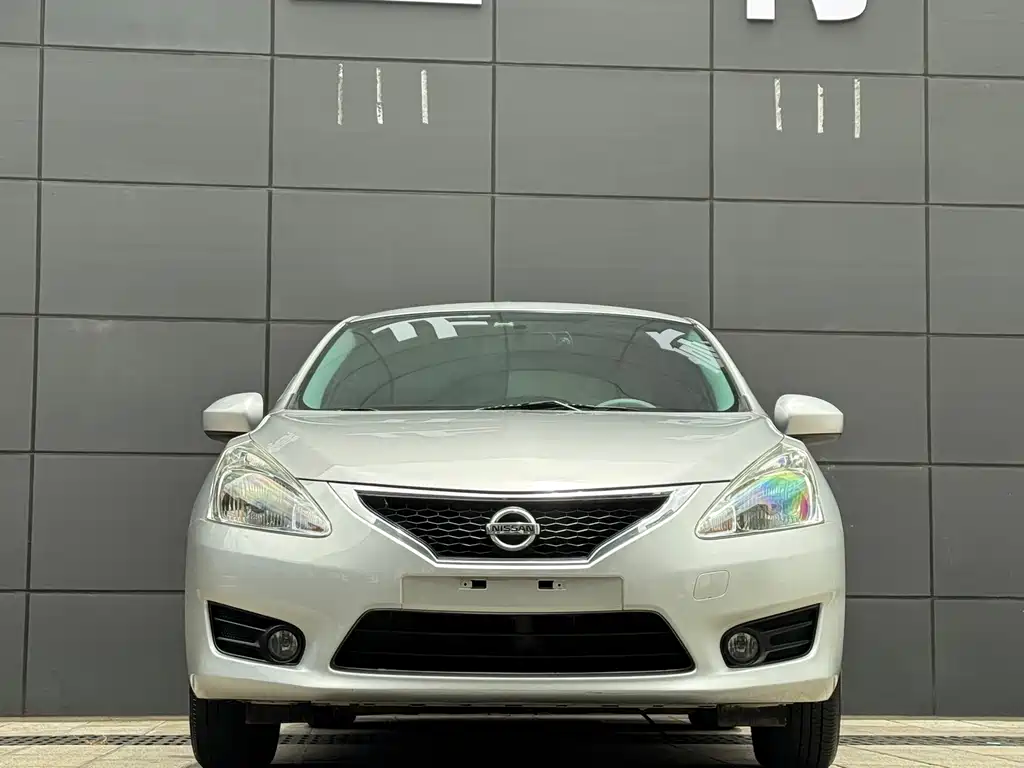 Nissan Tiida 2011