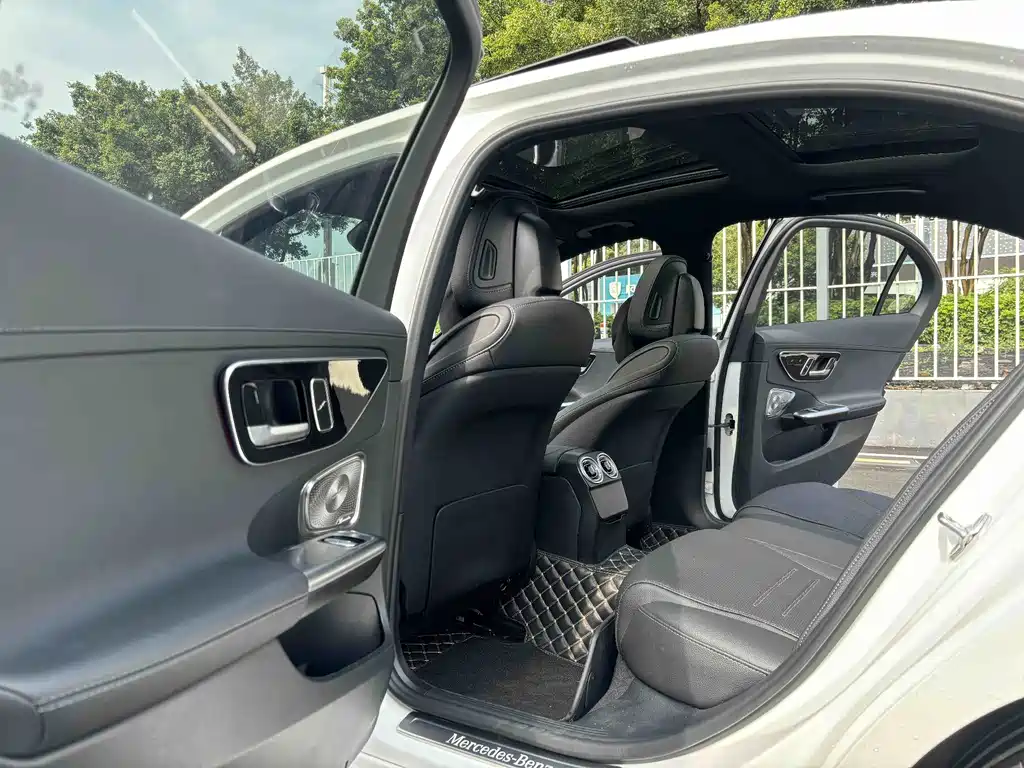 Mercedes-Benz C-Class 2023 — фото 10