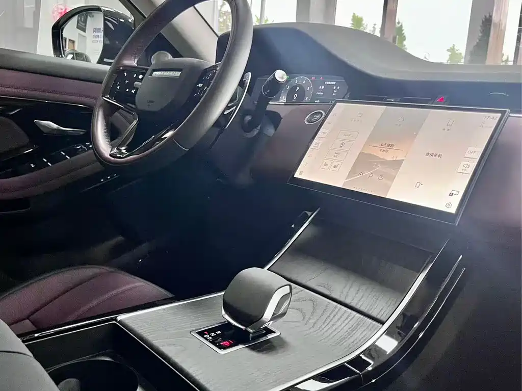 Land Rover Evoque 2024 — фото 12