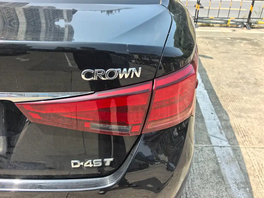 Toyota Crown 2016 — фото 17