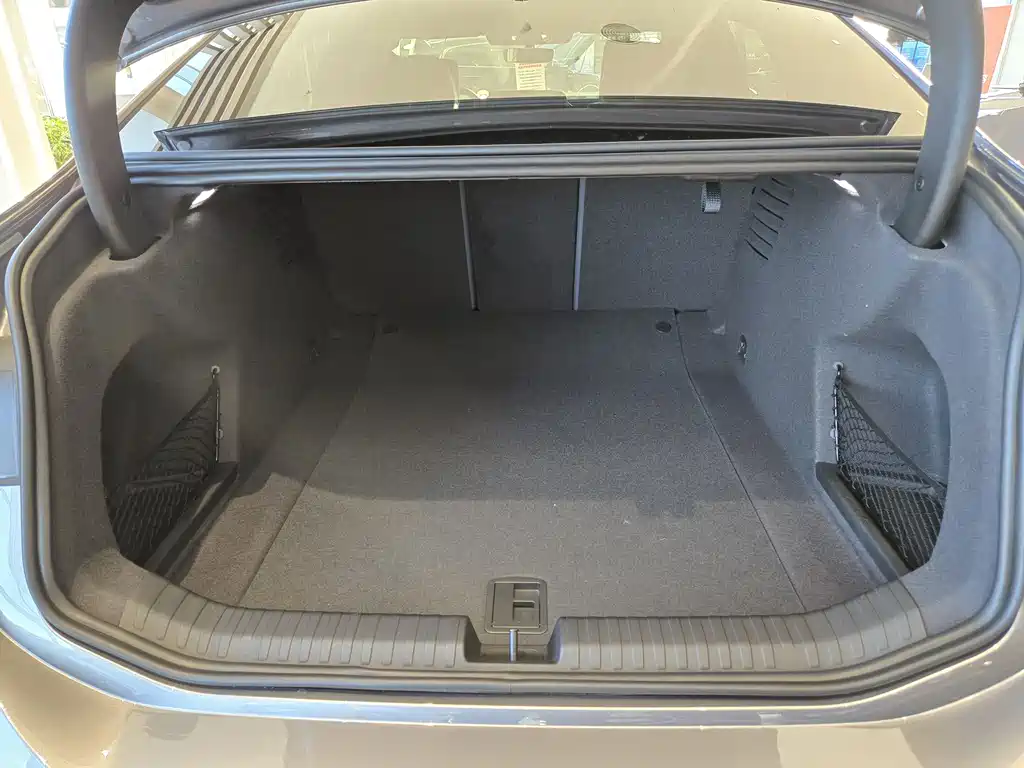 Audi A6L e-tron — фото 18