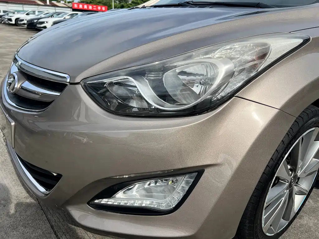 Hyundai Elantra Langdong 2015 — фото 16