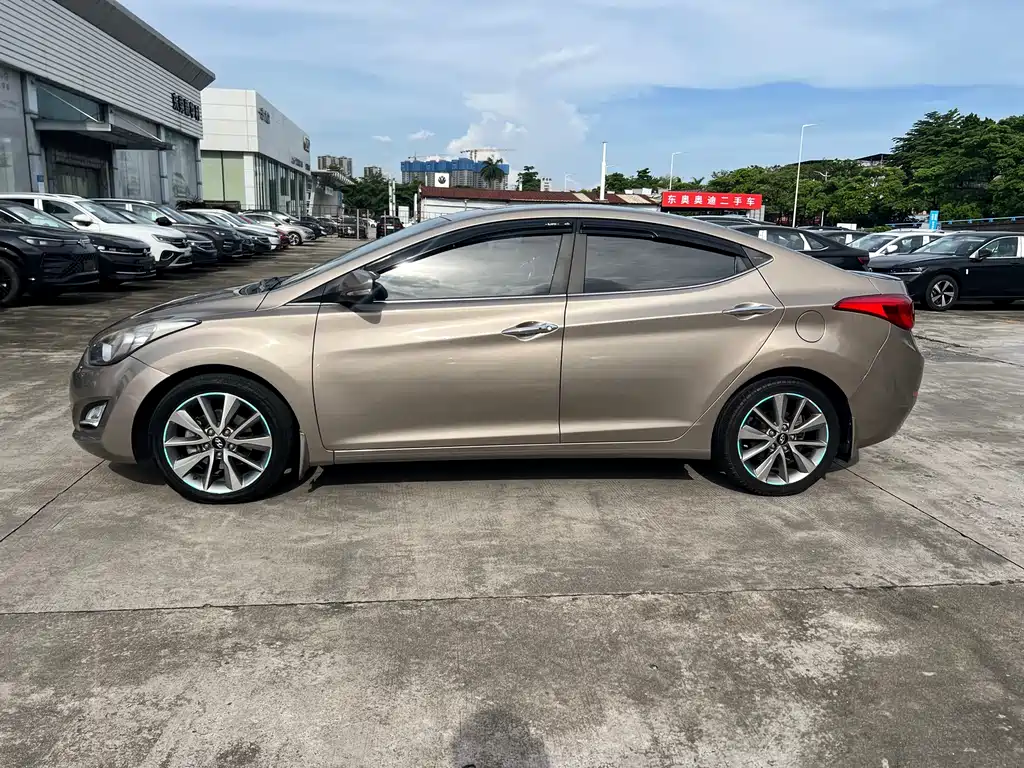 Hyundai Elantra Langdong 2015 — фото 17