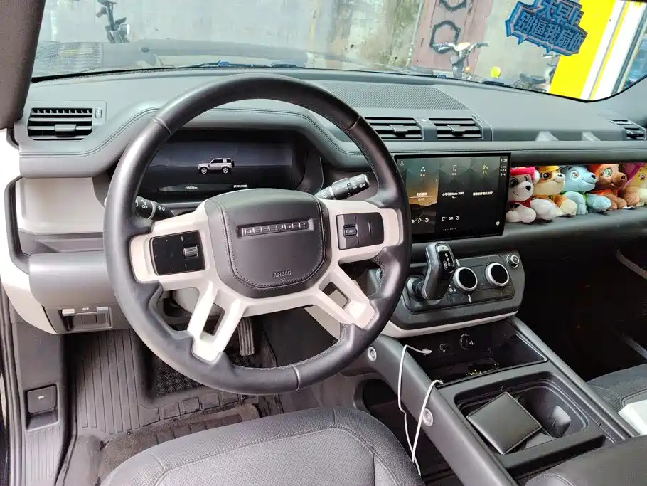 Land Rover Defender 2023 — фото 12