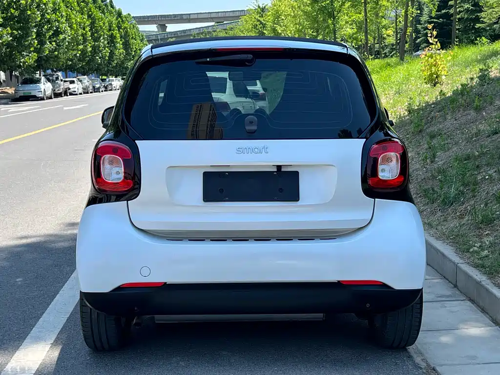 smart Fortwo 2017 — фото 9