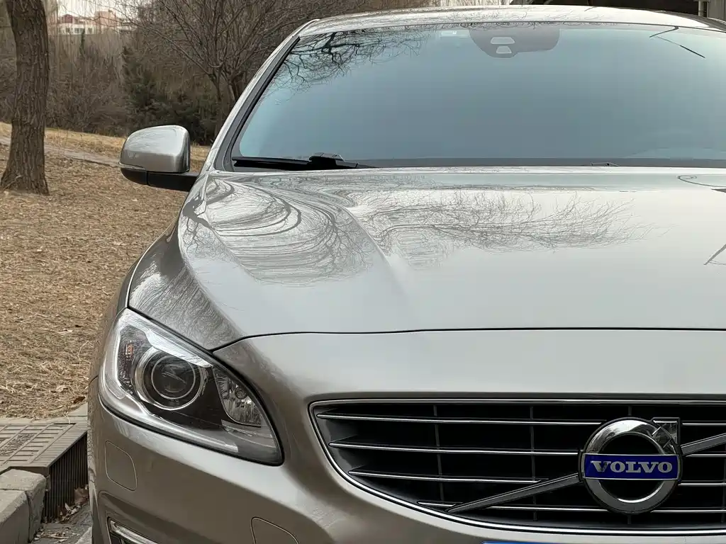Volvo S60 2015 — фото 10