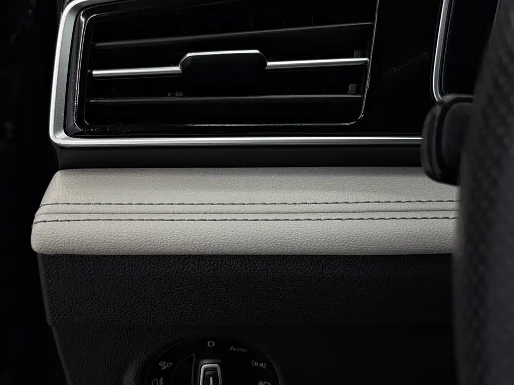 Volkswagen Tiguan L 2023 — фото 9