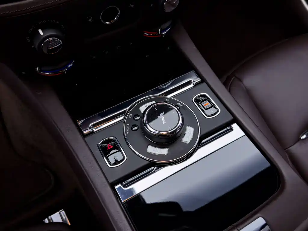 Rolls-Royce Wraith 2018 — фото 17