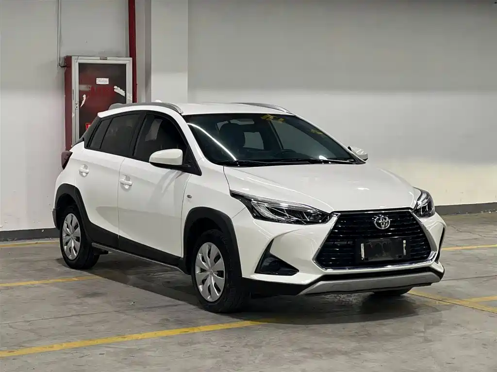 Toyota Yaris L 2022 — фото 3