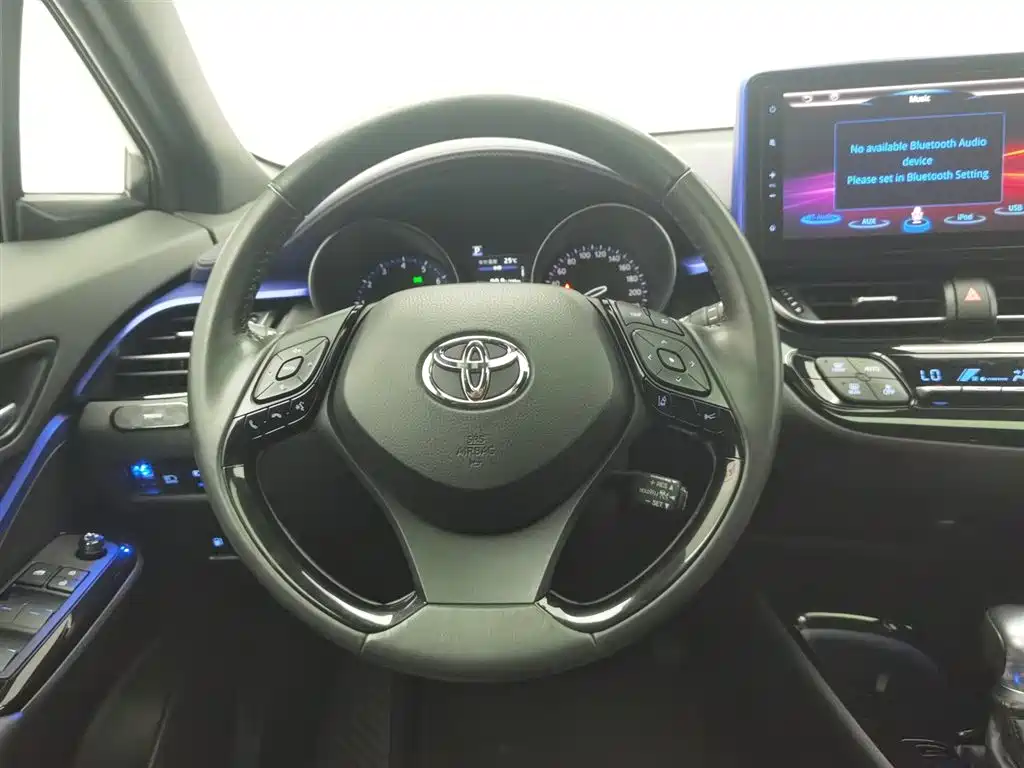 Toyota C-HR 2019 — фото 11