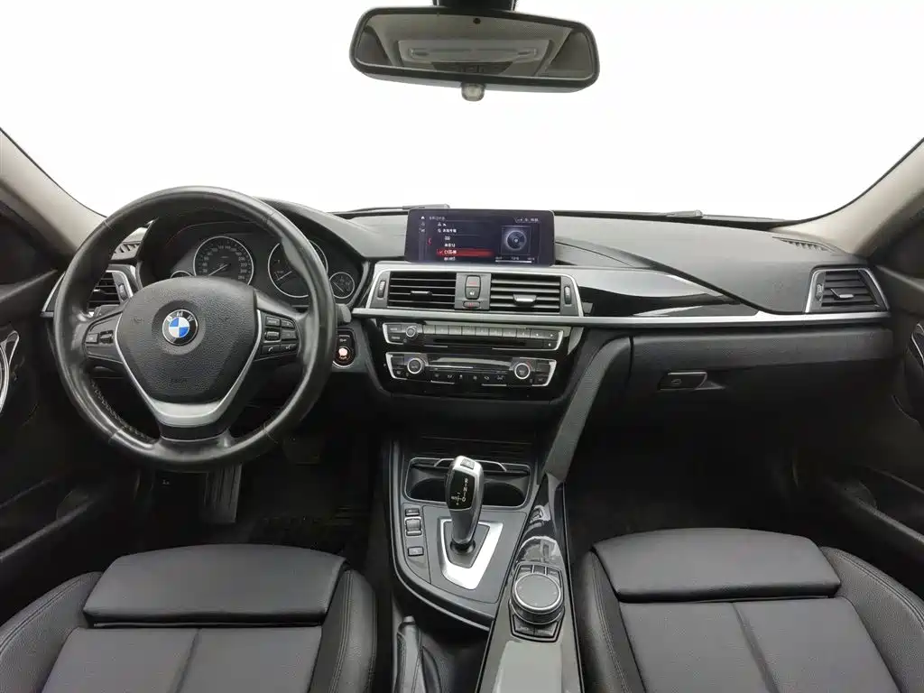 BMW 3 Series 2019 — фото 5