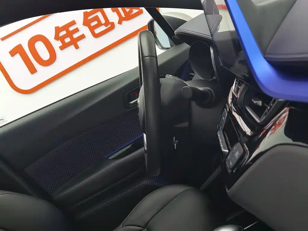 Toyota C-HR 2019 — фото 22