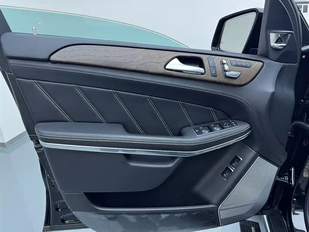 Mercedes-Benz GLS AMG 2017 — фото 11