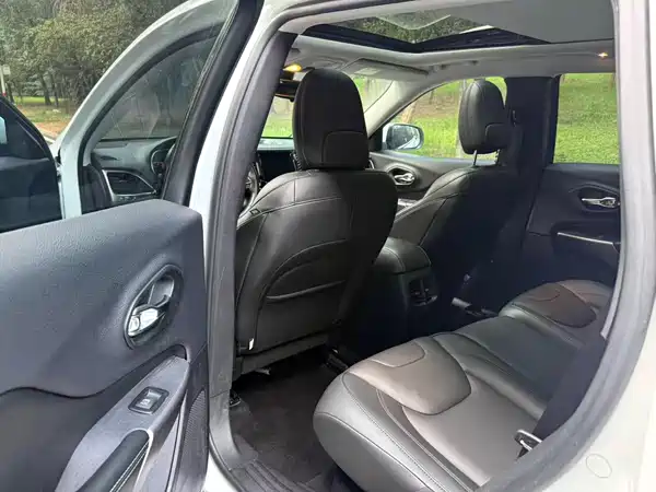 Jeep Cherokee 2021